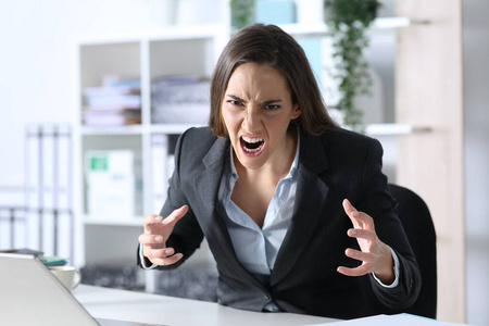 雇员 尖叫 抱怨 总经理 愤怒的 公司 经理 女人 憎恨