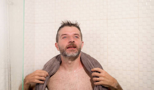 洗发水 放松 照顾 凝胶 肖像 干燥 肥皂 浴室 毛巾 享受