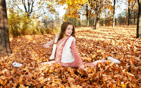 面对 衣服 公园 头发 美丽的 可爱的 秋天 可爱极了 微笑