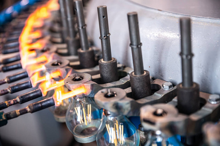 玻璃灯灯泡厂自动车间输送机照片