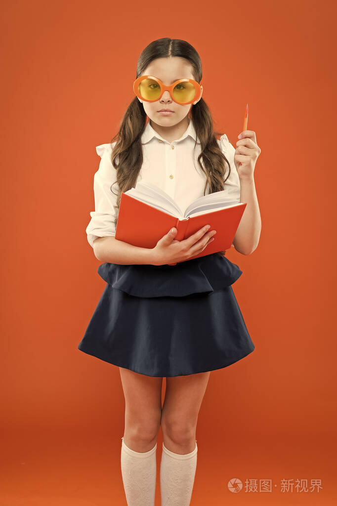 学习文学小学生喜欢学习小女孩喜欢上学快乐的小女生准备上课了可爱的