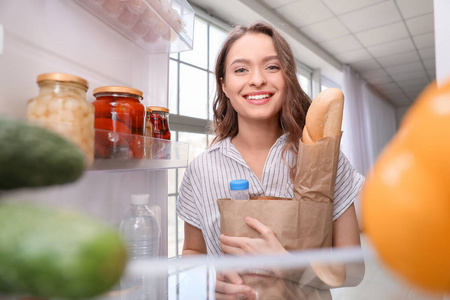 纸张 服务 冰箱 食物 女人 女孩 袋子 成人 在线 顾客