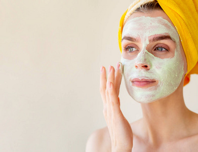 面部敷棉花图片