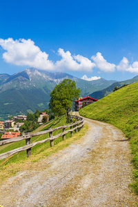 高山全景，晴天