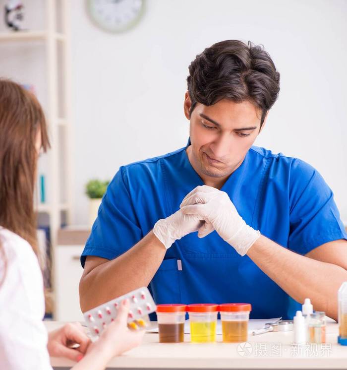 病人就诊做尿检