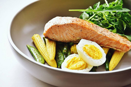 午餐 蔬菜 鸡蛋 餐厅 晚餐 食物 美味的 三文鱼 特写镜头