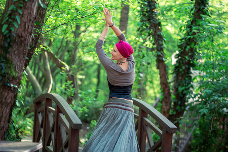 和谐 日落 和平 公园 活力 女人 阿育吠陀 练习 自然