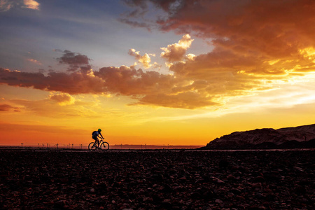 踏板 闲暇 冒险 自然 摩托车手 日落 健康 天空 竞争