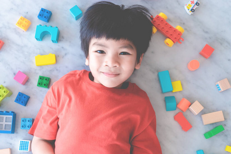 微笑 教育 阻碍 幼儿园 学龄前儿童 乐趣 游戏 房间 学校