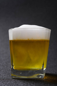 透明的 寒冷的 玻璃器皿 泡沫 玻璃 满的 饮料 喝酒 享受