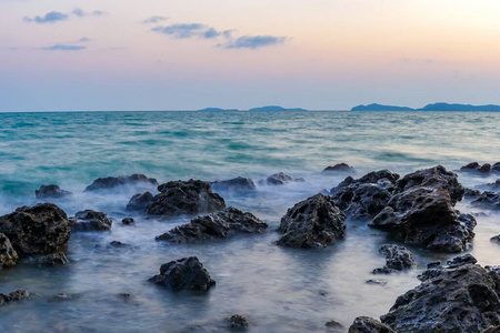 假日 美女 早晨 旅游业 夏天 黄昏 海岸 小山 季节 场景