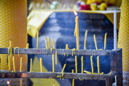 蜡烛 宗教 佛教 假日 佛陀 寺庙 美丽的 泰国 祈祷 传统