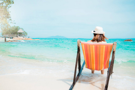 放松 天空 海岸 日光浴 椅子 求助 热的 海洋 海滩 女士