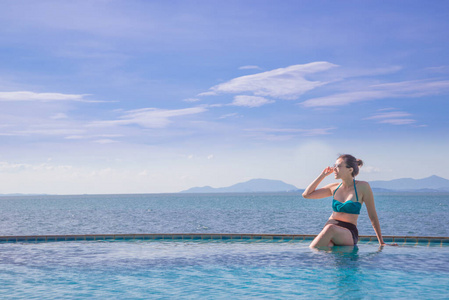 自然 女人 帽子 假日 美女 复古的 旅游业 头发 海滩