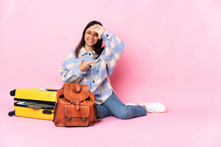 女孩 旅行者 衣服 行李 看见 远的 面对 手提箱 假日