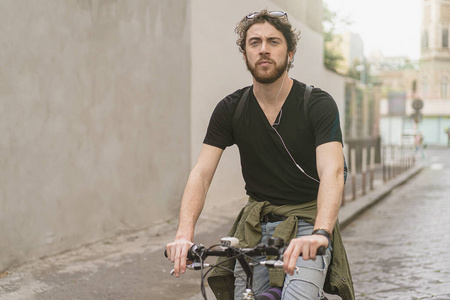 地中海 骑自行车 青少年 赶时髦的人 肖像 生态 商业 外部