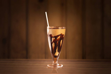 美味的 鸡尾酒 巧克力 玻璃 牛奶 夏天 甜的 可可 浆果