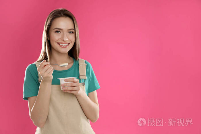 甜点 食物 饥饿的 酸奶 女人 可爱的 微笑 勺子 早餐