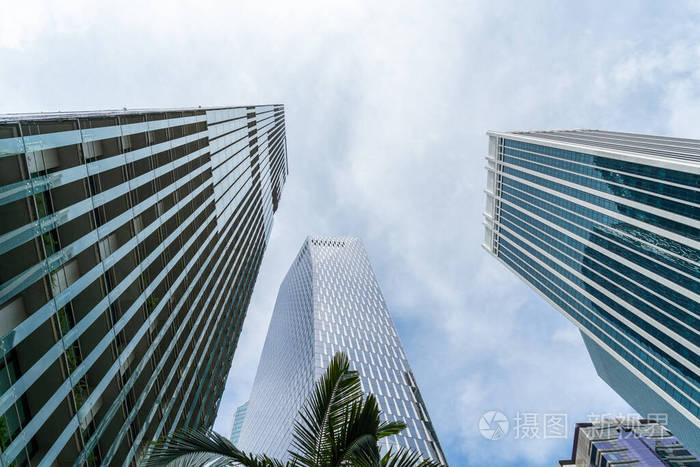 成功的概念.高科技世界中的现代建筑.