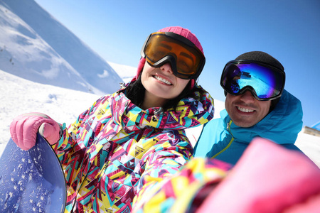 闲暇 冒险 滑雪 活动 男人 自拍 快乐 冬季 季节 假日