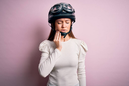 病人 女人 疼痛 牙科 成人 司机 照顾 健康 头盔 白种人