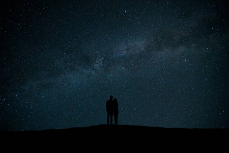 平流层 轮廓 繁星 天空 流星 阴影 女孩 男人 夫妇 落下