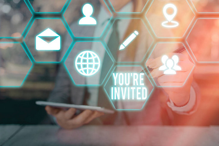 商业照片展示礼貌友好地要求某人去某个地方.照片