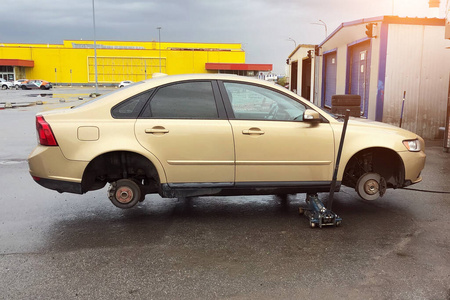 金属 行业 车间 磁盘 运输 修理 轮胎 代替 刹车 技工