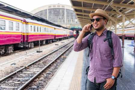 工作 生活 电话 旅行 装置 火车 地铁 商人 发短信 技术