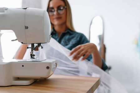 裁缝 创造 机器 生产 工厂 服装 家庭主妇 缝线 时尚