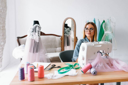 思想 女人 职业 定制 爱好 裁缝 主人 企业家 设计师