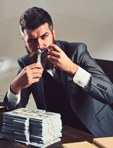 留着胡子的有钱人.发展企业照片