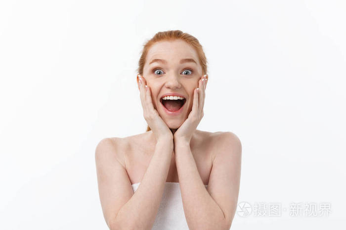 快乐美丽的女孩是快乐的笑脸笑得神采奕奕表情表达美容spa皮肤护理
