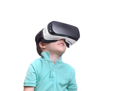 惊讶的少年看着vr眼镜.儿童体验3d小工具的情感写照照片