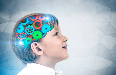 可爱的小男孩,小脑袋照片