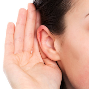 聋女人的耳朵图片