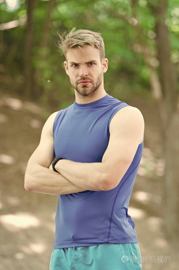 在森林或公园放松.健康与身体