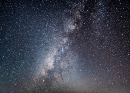 夜空星光璀璨的银河系图片