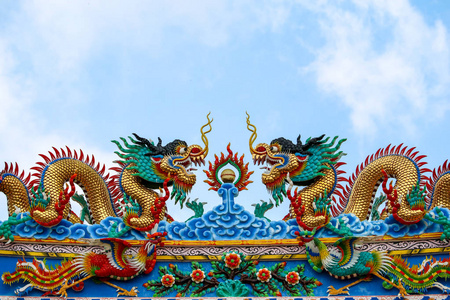 中国寺门顶双龙与青云图片