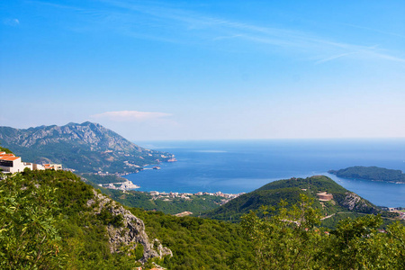 拉斐洛维奇镇俯瞰,高山大海照片