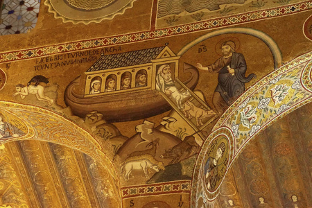 镀金马赛克显示诺亚方舟故事的马赛克照片