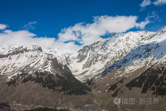 俄罗斯埃尔布鲁斯的雪峰。