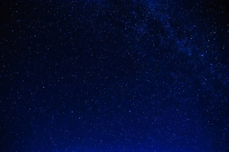 夜空中的星星深蓝色星空照片