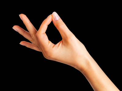 用两个手指拿东西的女人的手照片