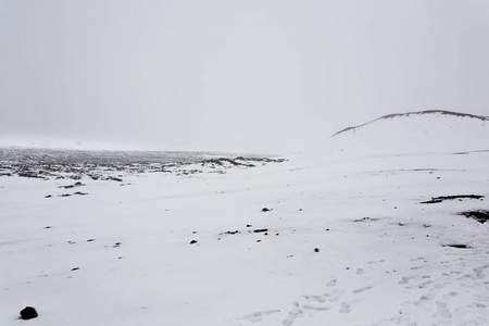 冰岛阿斯卡火山口地区积雪景观图片