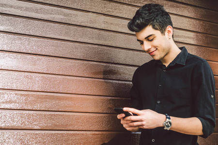 年轻英俊的土耳其男模肖像.