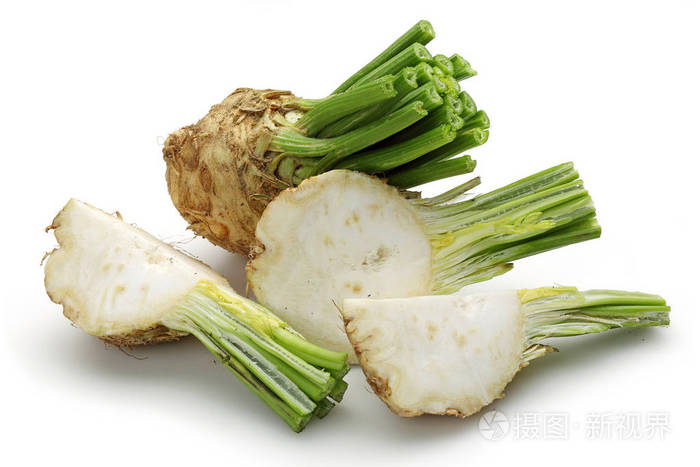 新鲜芹菜根芹菜茎和切片分离