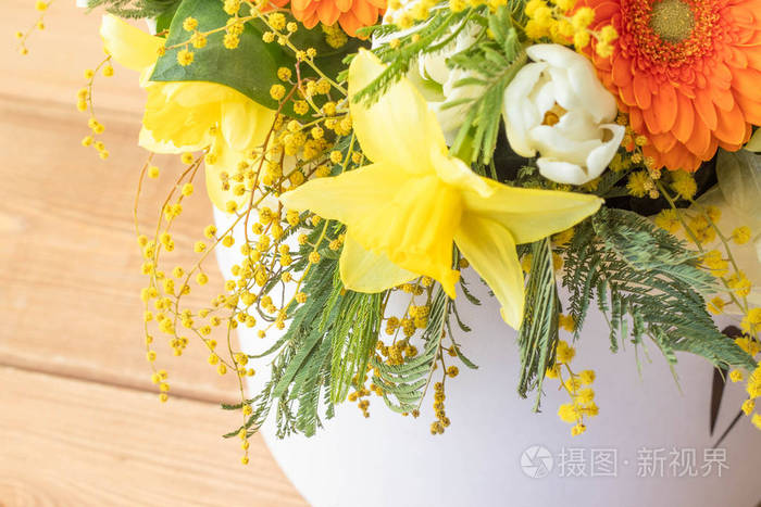 五彩缤纷的春花束 水仙 非洲菊 郁金香 花倒转照片 正版商用图片2h466q 摄图新视界 五彩缤纷的春花束 水仙 非洲菊 郁金香 花倒转照片 正版商用图片2h466q 摄图新视界