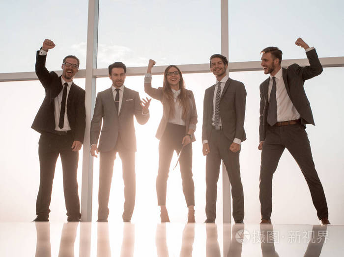 一群成功人士举行了盛大的集会.