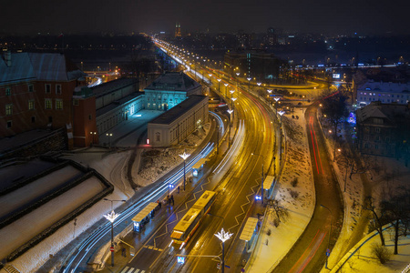华沙城市夜景的鸟瞰图图片